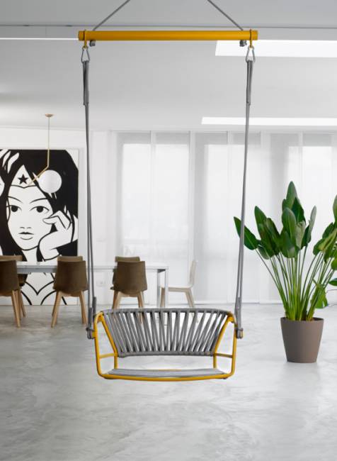 Качели плетеные Lisa Swing желтый, серебристый 730х650х1750 мм Качели плетеные Lisa Swing желтый, серебристый 730х650х1750 мм