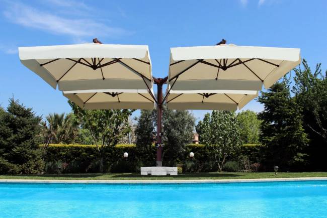 Зонт профессиональный четырехкупольный 6.53х6.53 м Banana Quadro бежевый 6530х6530 мм